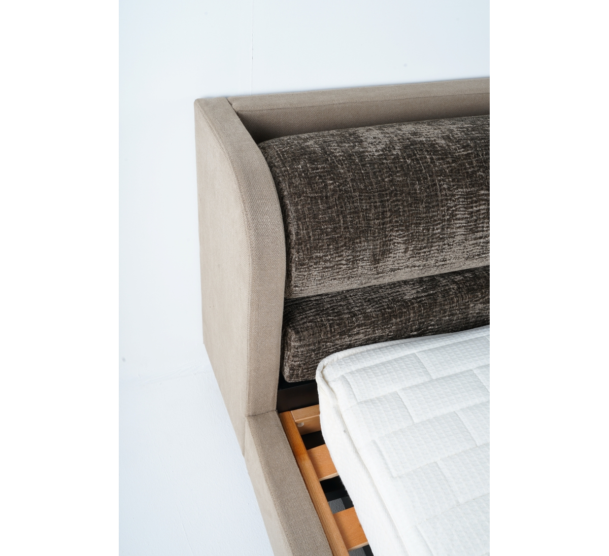 Кровать BOTTICELLI Armani / Casa, стоимость 1 100 000 руб.  Фотография 4